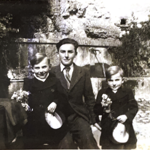 Pierre Roitel (au centre) et ses 2 frères